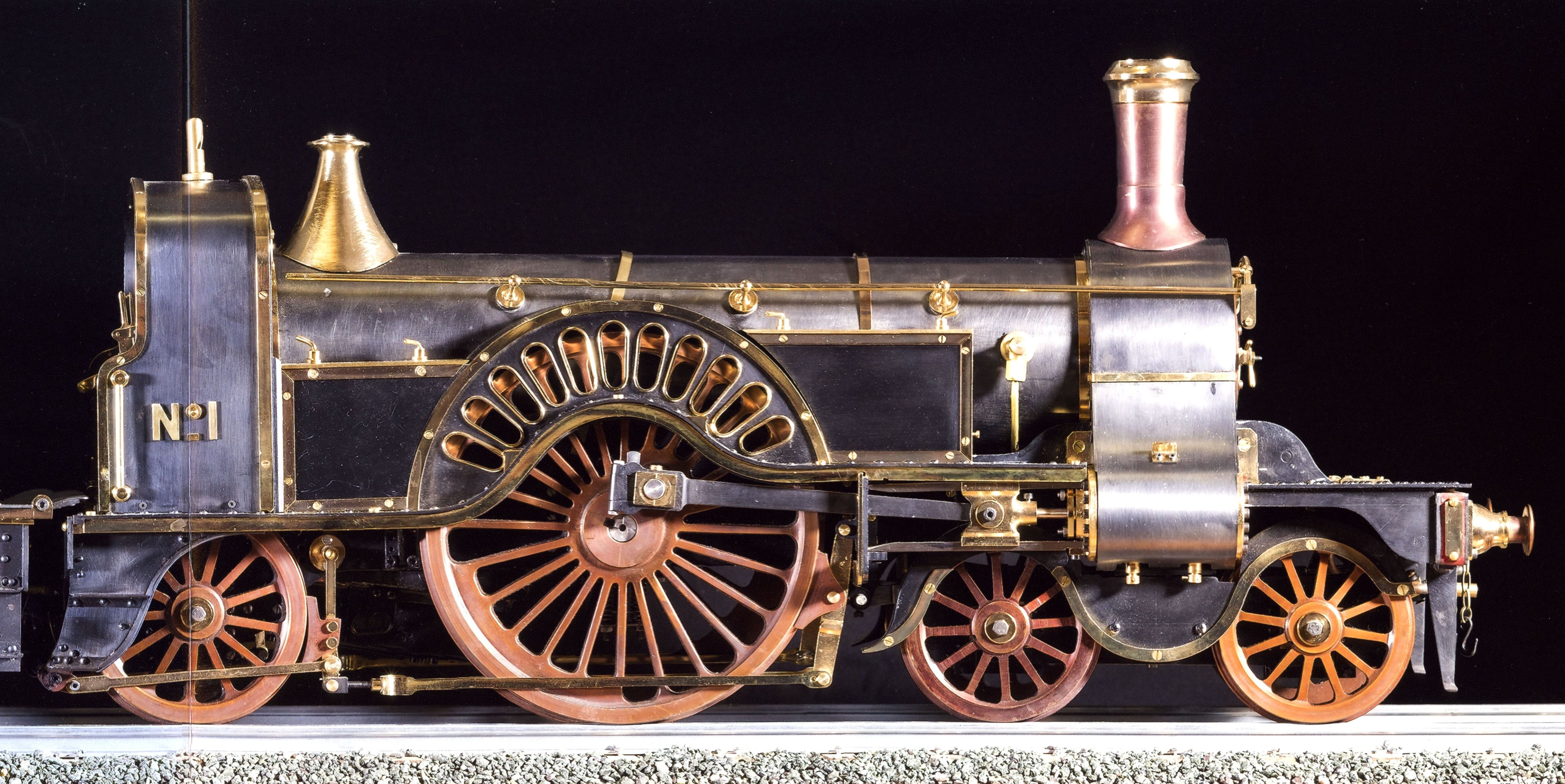 Modelo de locomotora de vapor GNR “Stirling Single” Nº 1